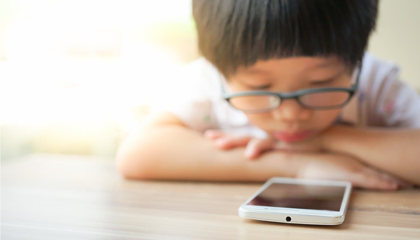 tema-de-redacao-o-uso-excessivo-de-celulares-na-infancia