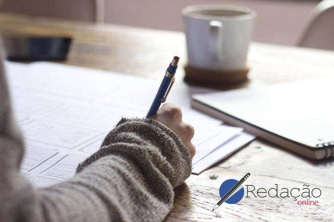 escrevendo uma redação palavras para evitar usar