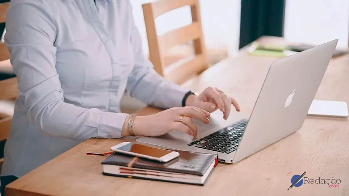 Desafios para o enfrentamento da invisibilidade do trabalho de cuidado realizado pela mulher no Brasil | Tema de redação do Enem 2023