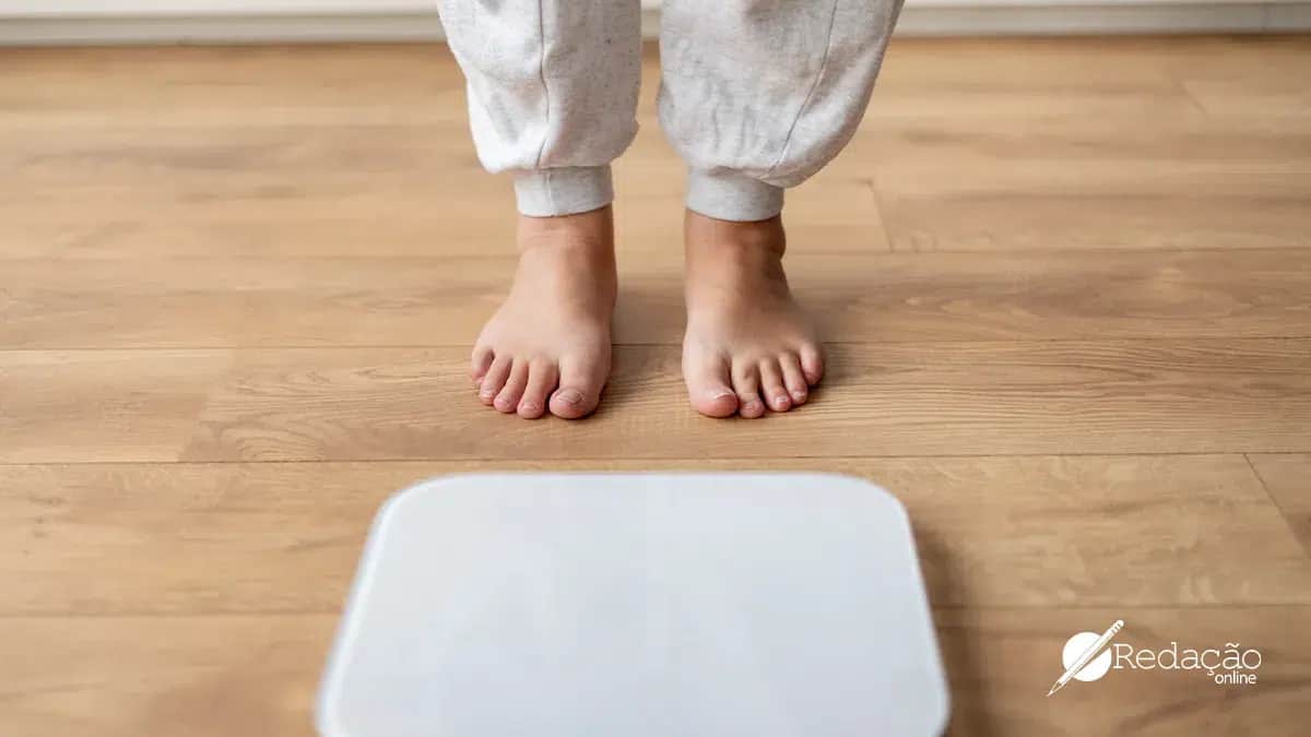 As políticas públicas e o combate à obesidade infantil em comunidades carentes | Tema de redação