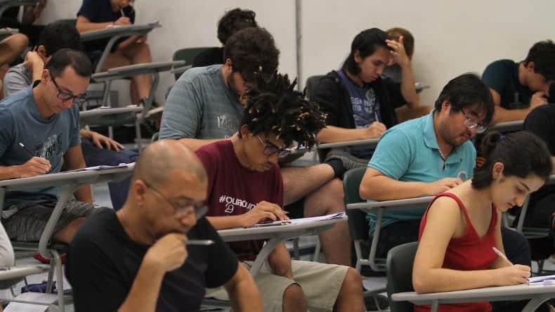 Zerar a redação Enem: quais são as consequências se acontecer?