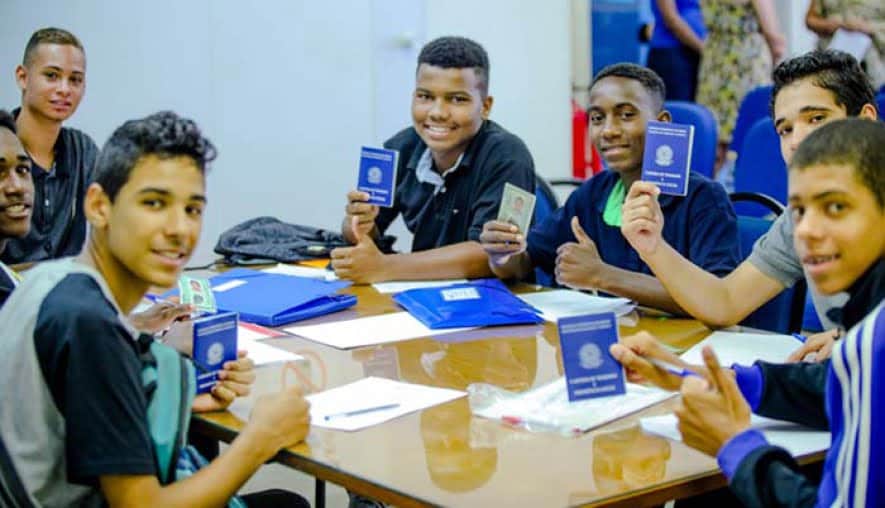 Tema de redação: As dificuldades inserção de jovens no mercado de trabalho